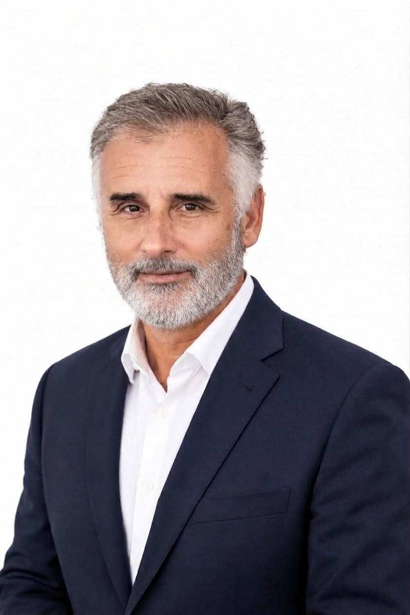 Augusto Aguayo, Ingeniero Civil, AX2 Construcción y Diseño