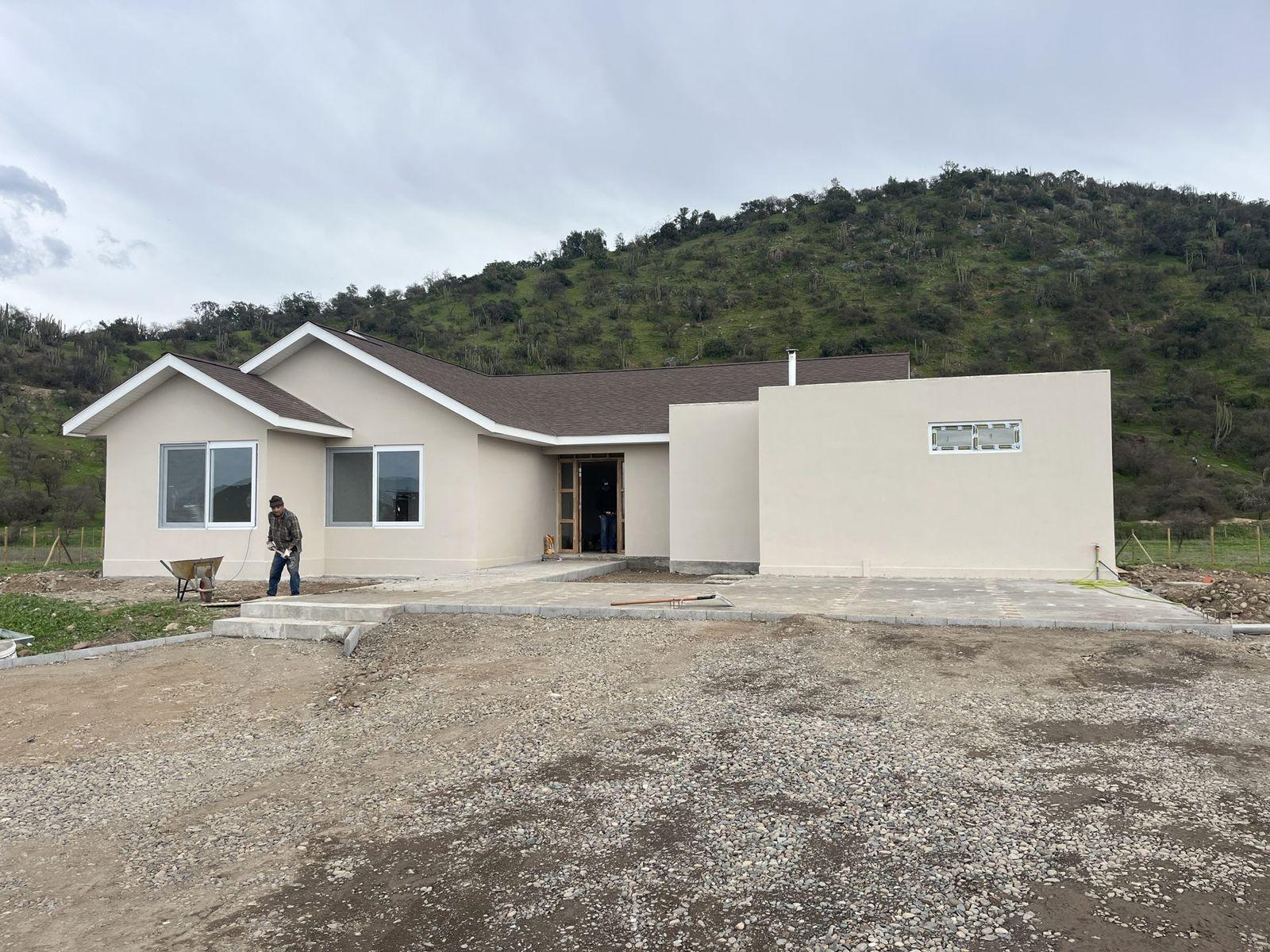 Fachada terminada de Casa Santa Elena en Rancagua